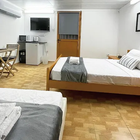 Comfortable, Modern Studio